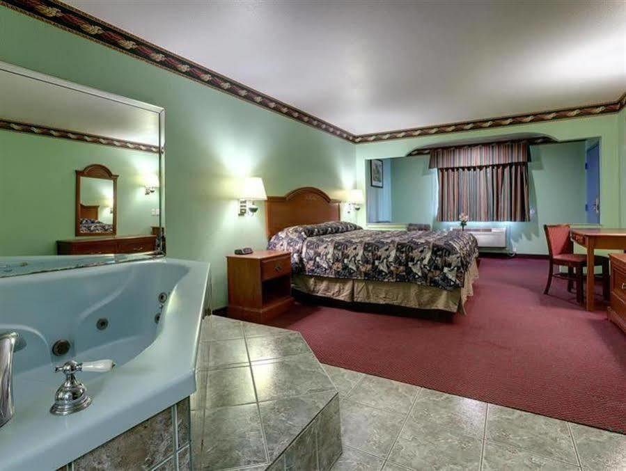 America'S Best Value Inn & Suites - Rosenberg/Houston Extérieur photo